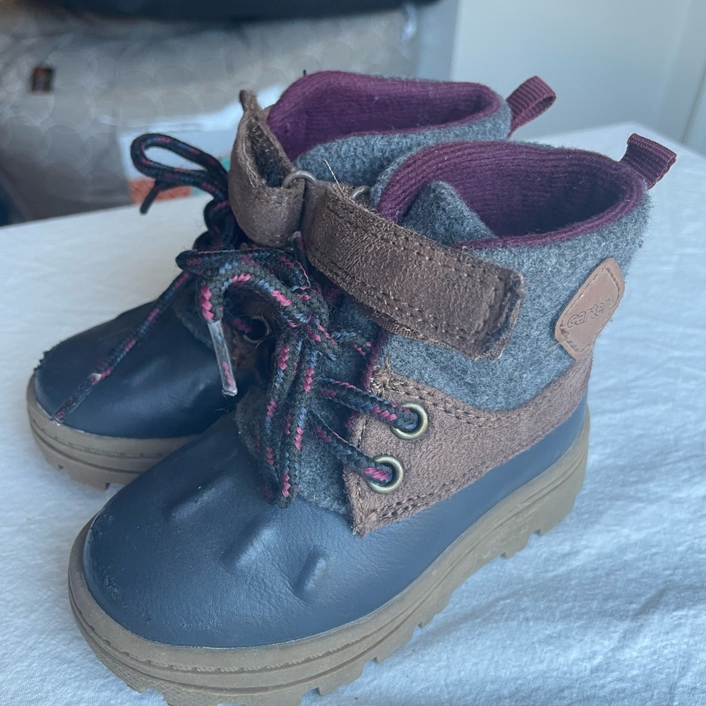 Carter's Unisex Boots, size 5